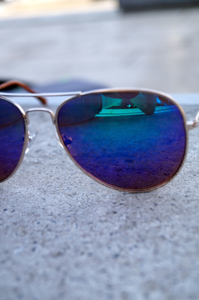 mirrored_sunglasses
